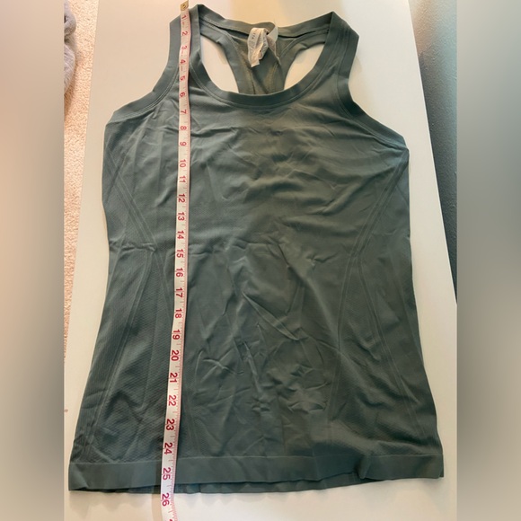 Athleta Momentum Seamless Tank Size medium - Picture 6 of 7